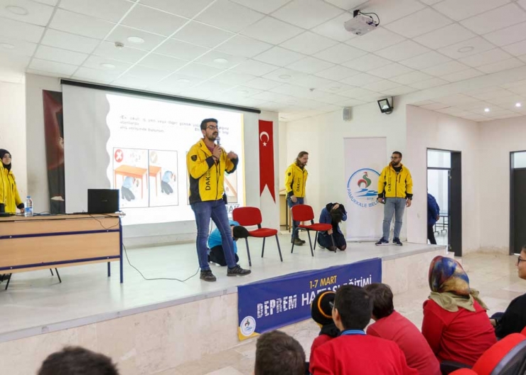 DAK-Zeytinköy Hayırseverler Ortaokulunda Deprem Biliçlendirme Seminerinde